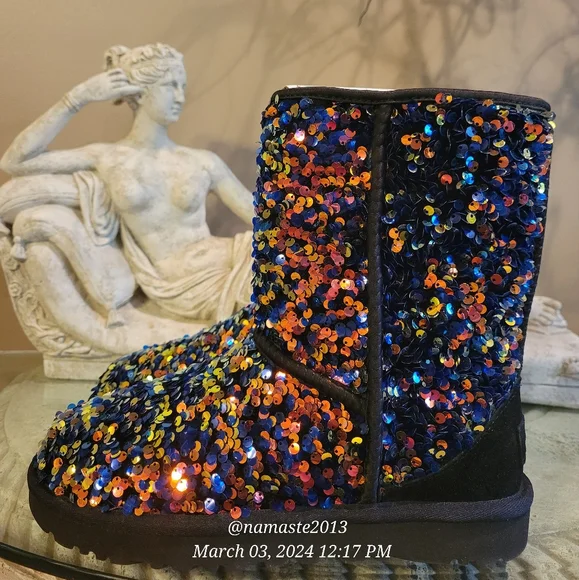 Ugg Sequin Stellar Short Boot NWOT Suede Fur logo Designer 7 Black #730